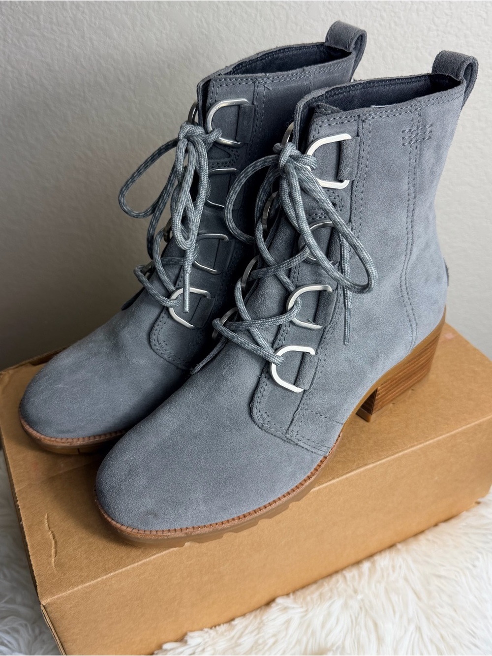 NWOT Sorel Cate Lace Bootie Quarry Gum 2 Sz 7